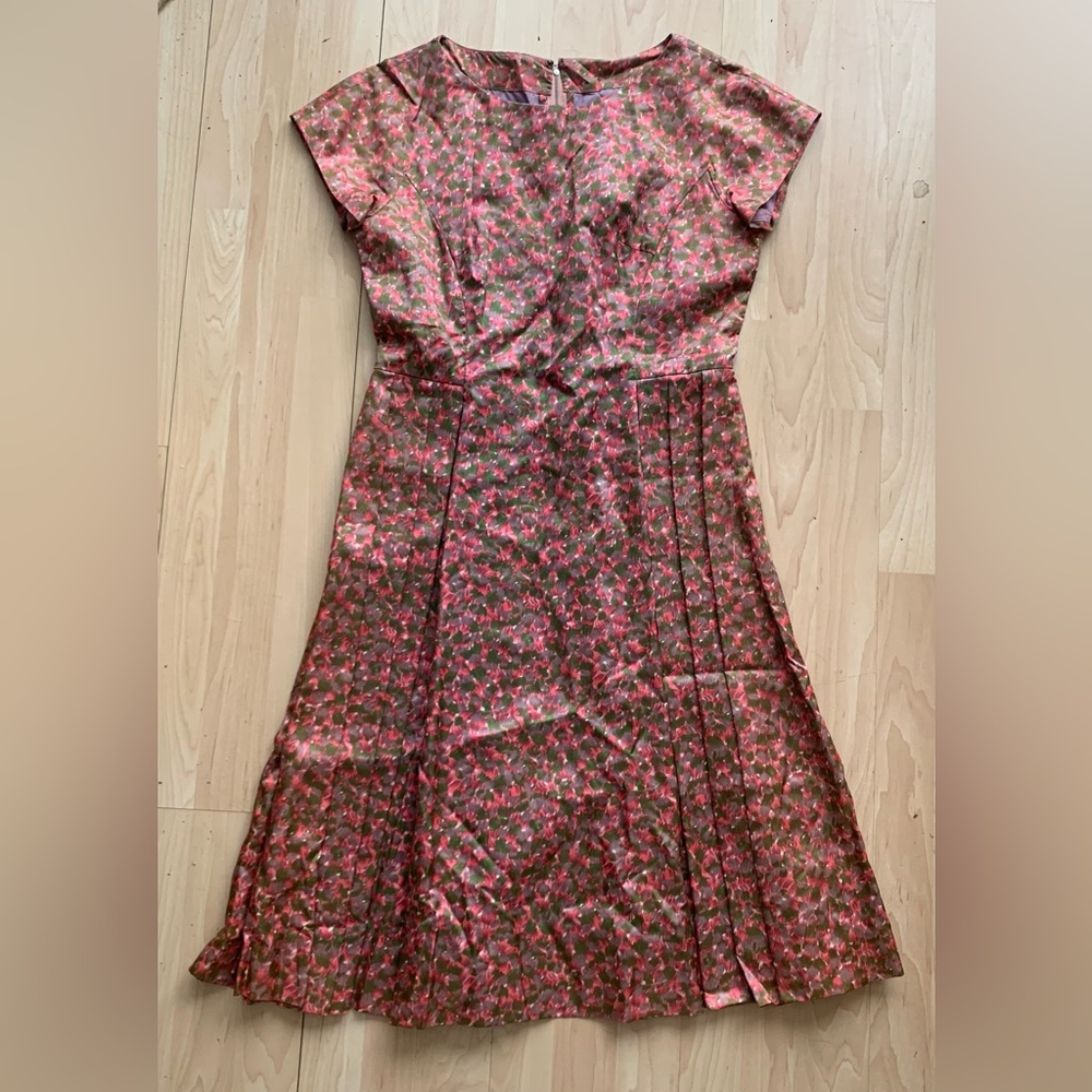 Stunning Taffeta vintage 50s silhouette dress